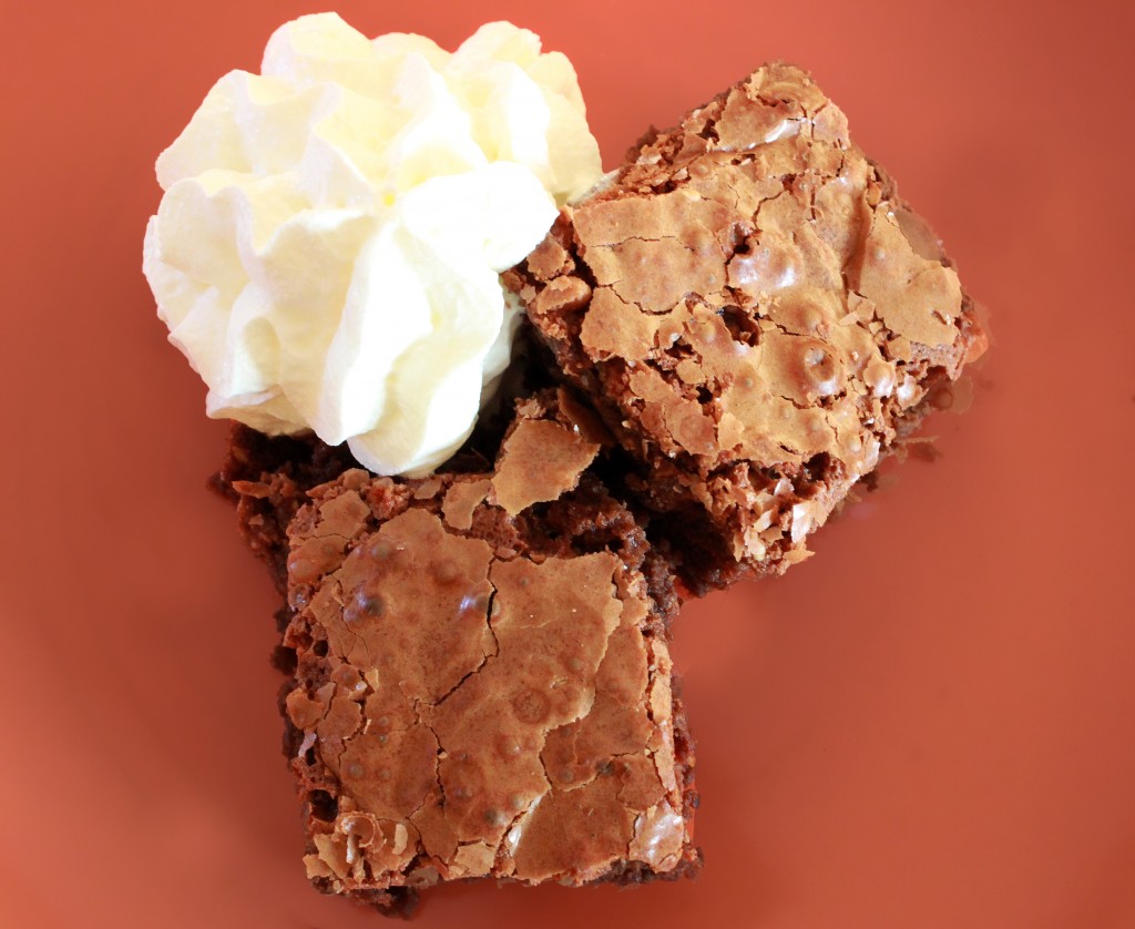 Brownie aux sésames et pignons de pin