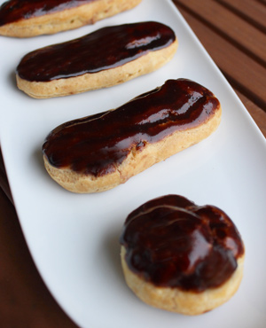 Éclairs délicieux au chocolat accueil